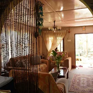 https://redwood-homestay.kandyhotelsnow.com